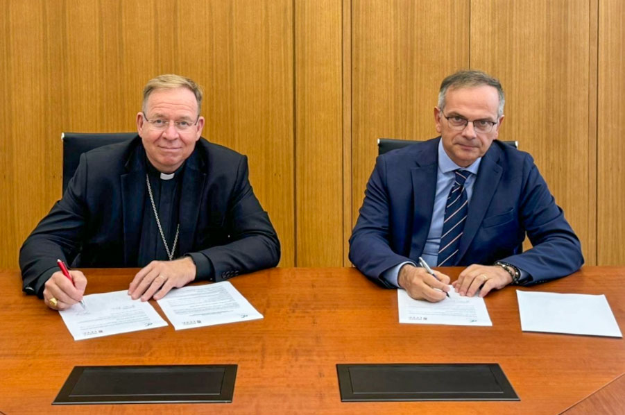 Aartsbisschop Grušas (CCEE) en Vincenzo Bassi (FAFCE) Aartsbisschop Grušas (CCEE) en Vincenzo Bassi (FAFCE)